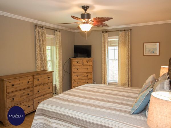 Cape Cod Home 995156