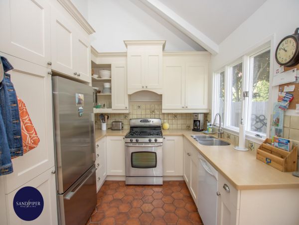 Cape Cod Home 995157
