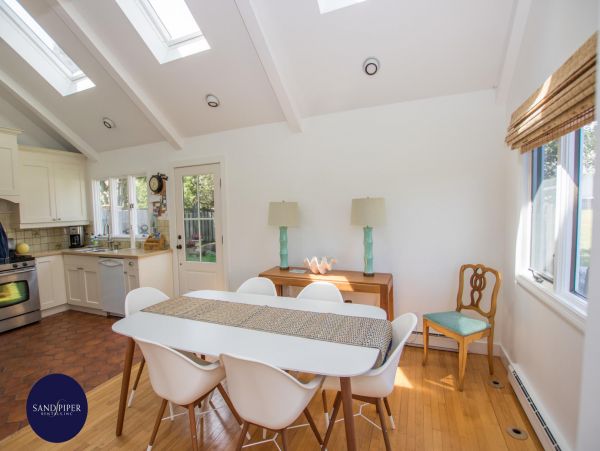 Cape Cod Home 995157