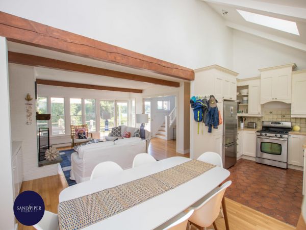 Cape Cod Home 995157