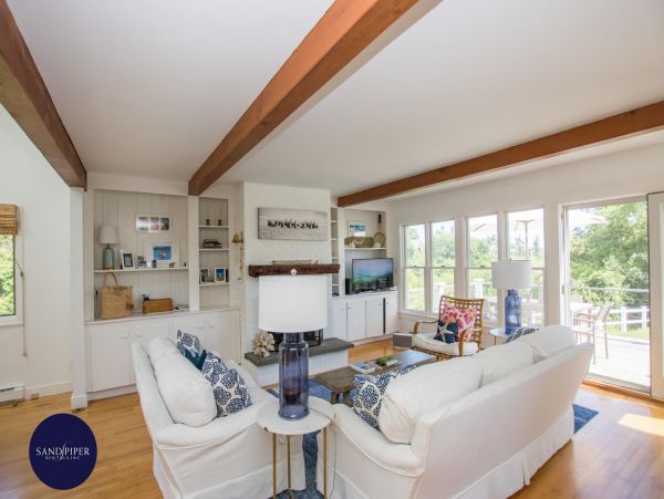 Cape Cod Home 995157