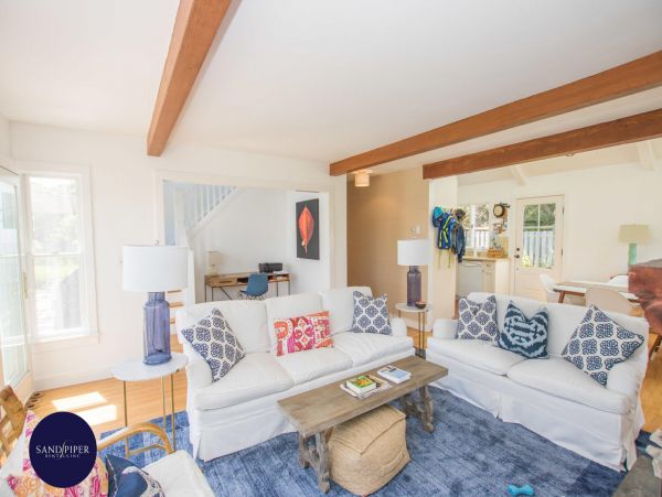 Cape Cod Home 995157
