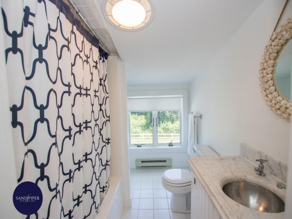 Cape Cod Home 995157