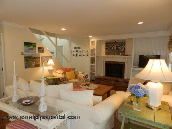 Cape Cod Home 995159