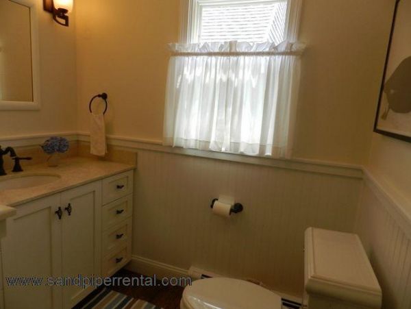Cape Cod Home 995159