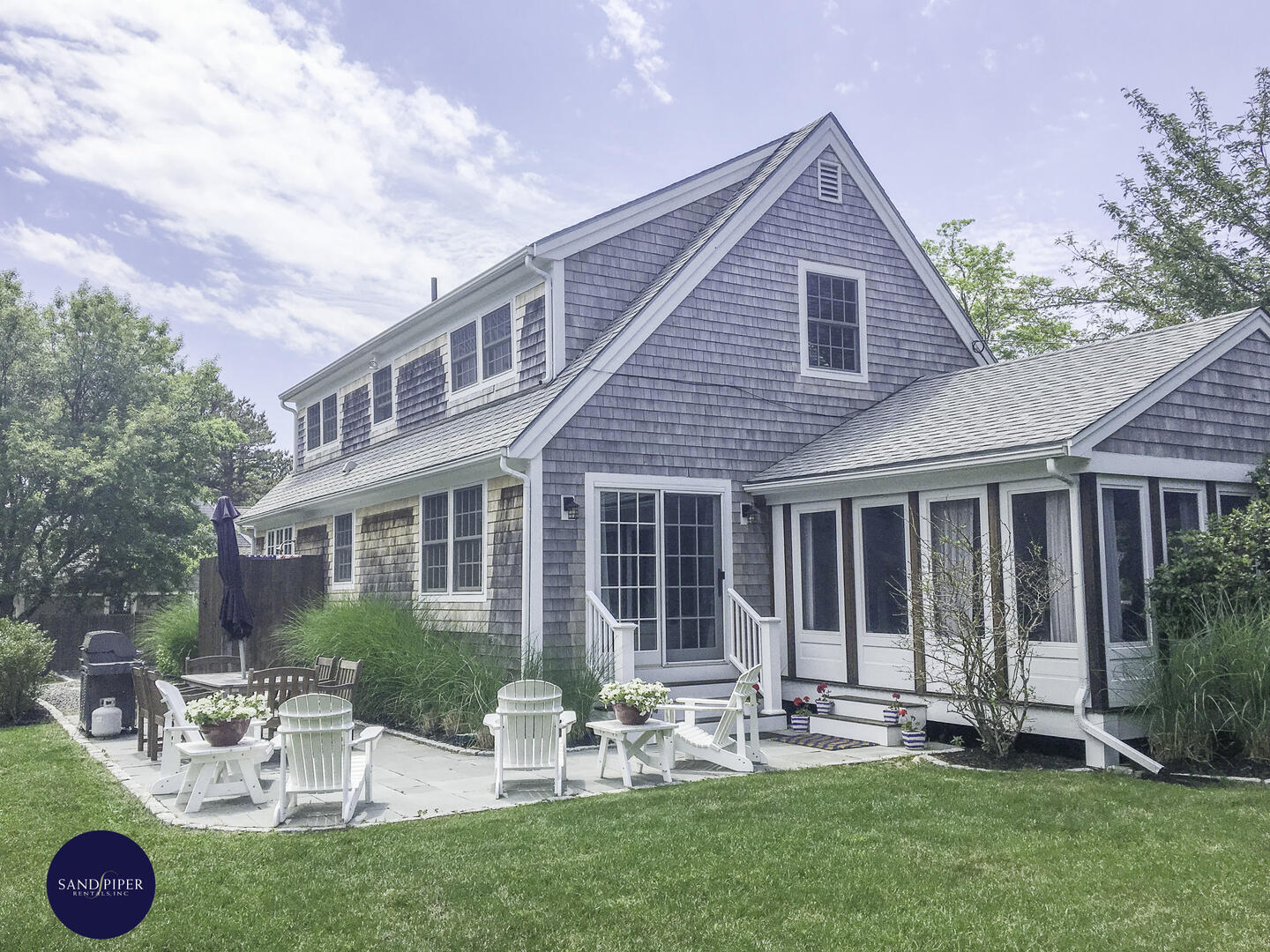 Cape Cod Home 995162