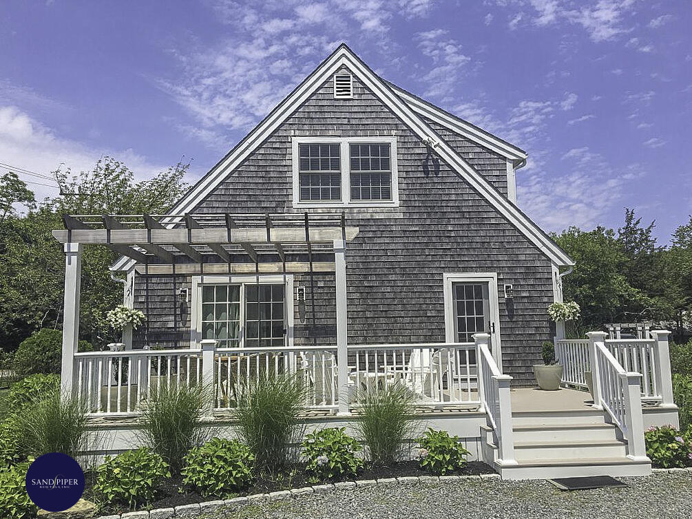 Cape Cod Home 995162