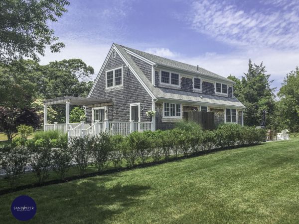 Cape Cod Home 995162