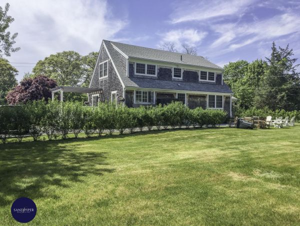 Cape Cod Home 995162