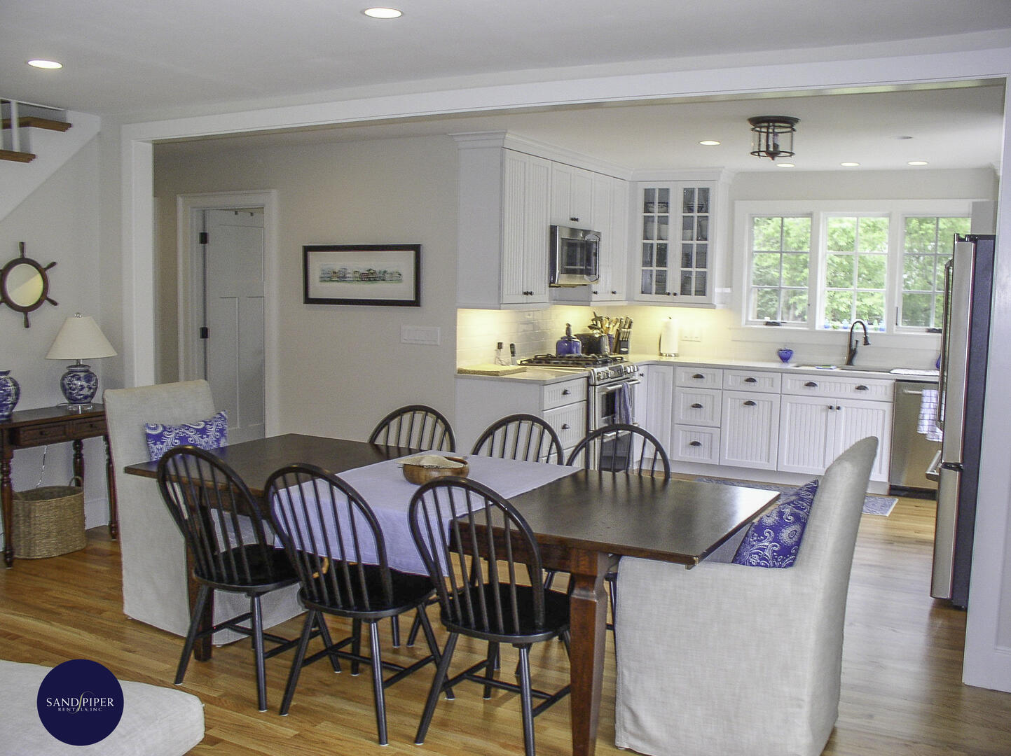 Cape Cod Home 995162