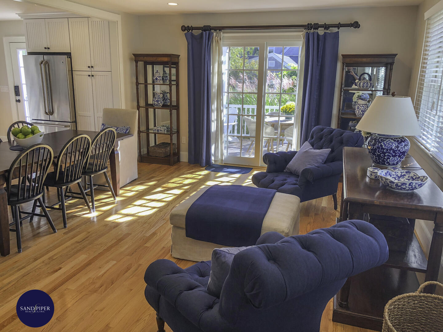 Cape Cod Home 995162