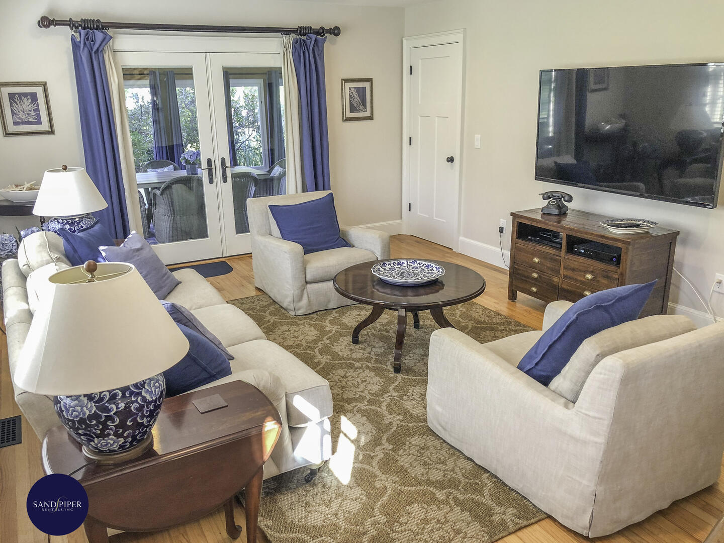 Cape Cod Home 995162