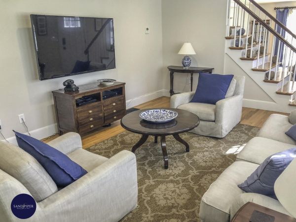 Cape Cod Home 995162