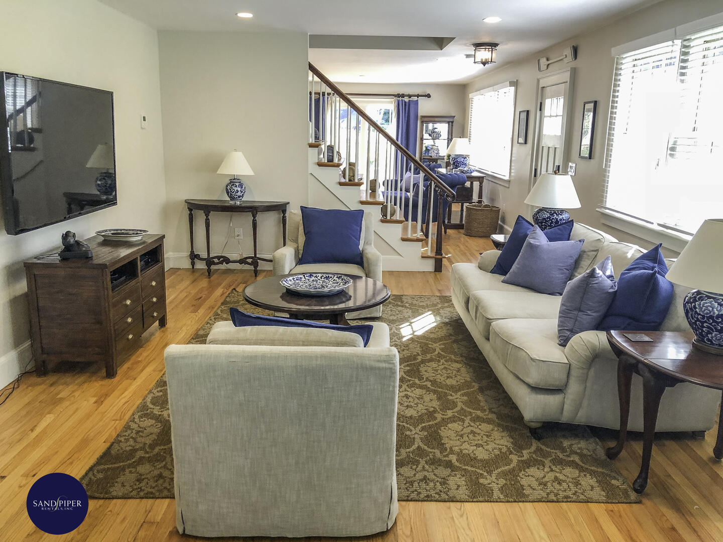 Cape Cod Home 995162