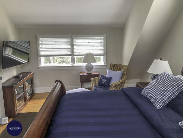Cape Cod Home 995162