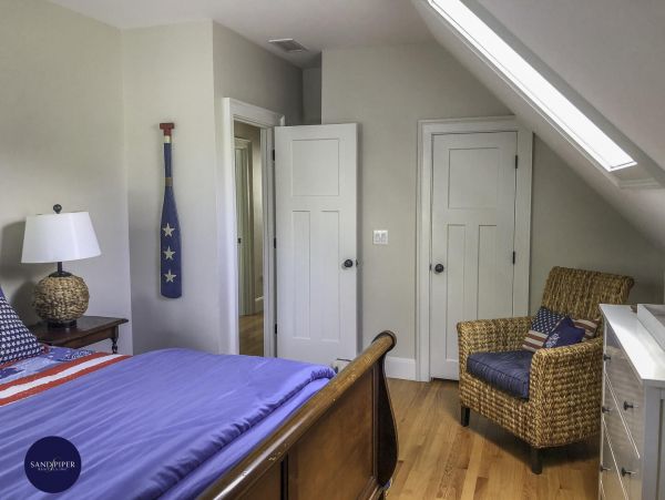 Cape Cod Home 995162