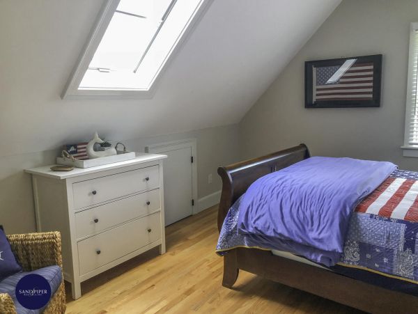 Cape Cod Home 995162