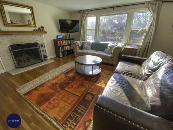 Cape Cod Home 995163