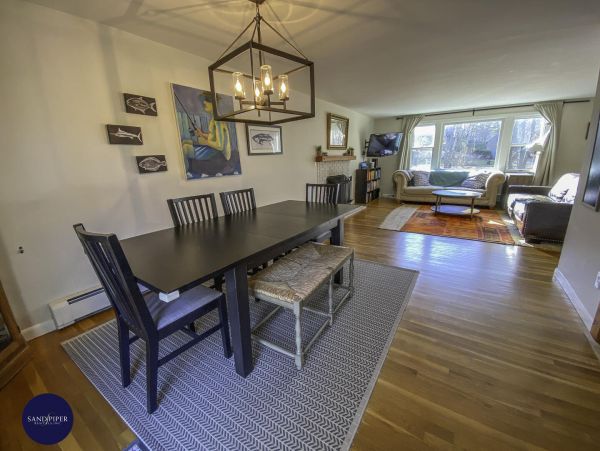 Cape Cod Home 995163