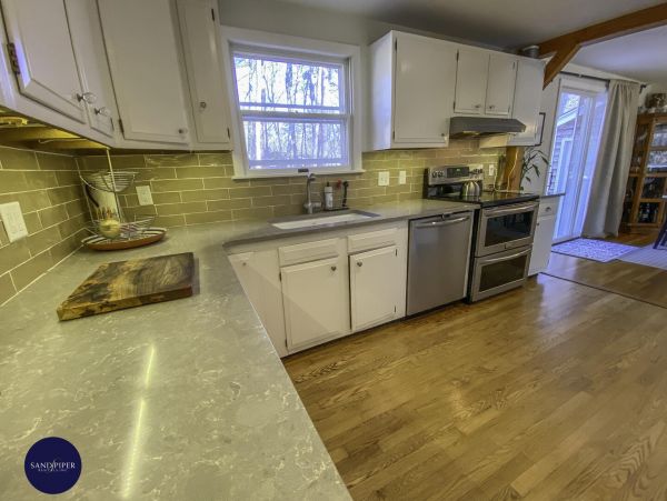 Cape Cod Home 995163