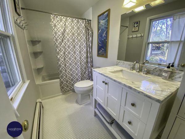 Cape Cod Home 995163