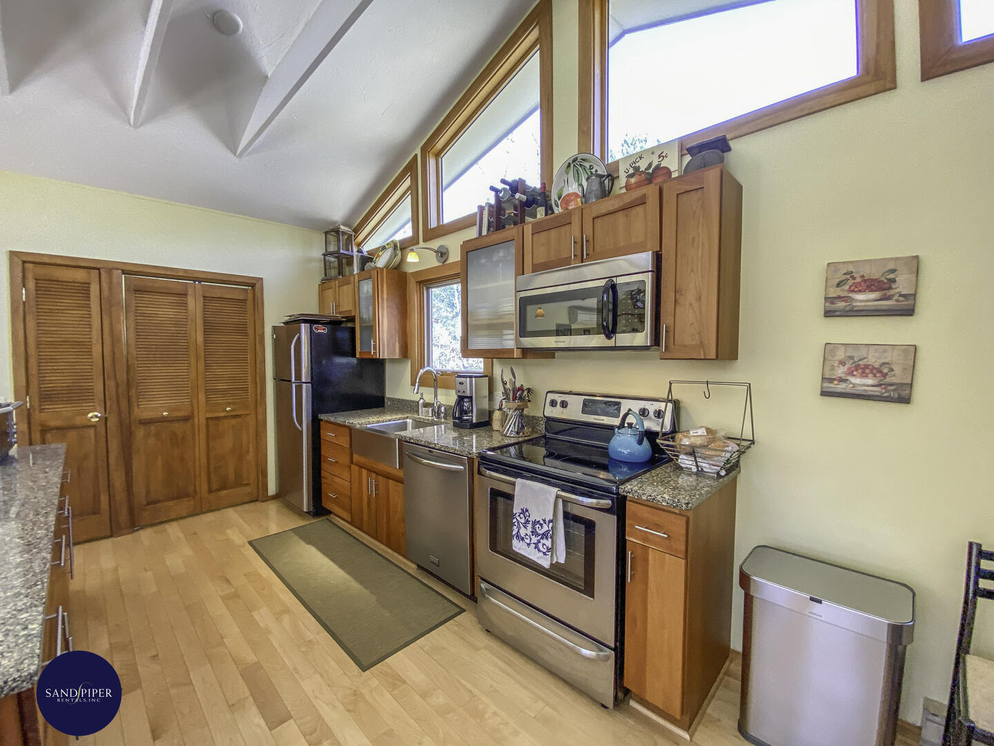 Cape Cod Home 995165