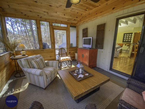 Cape Cod Home 995165