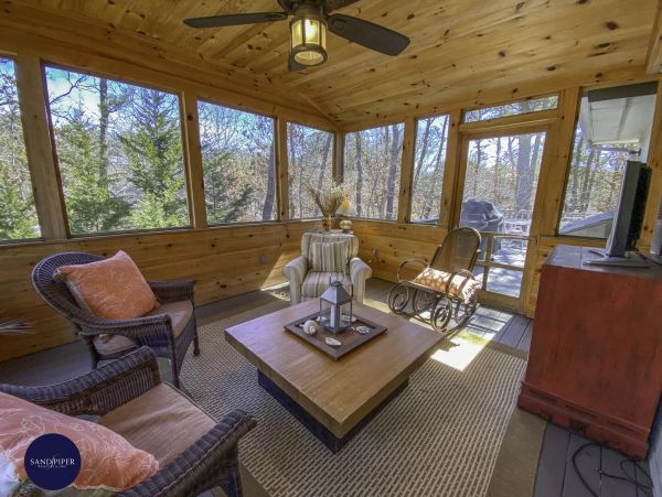 Cape Cod Home 995165