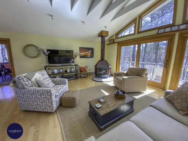 Cape Cod Home 995165