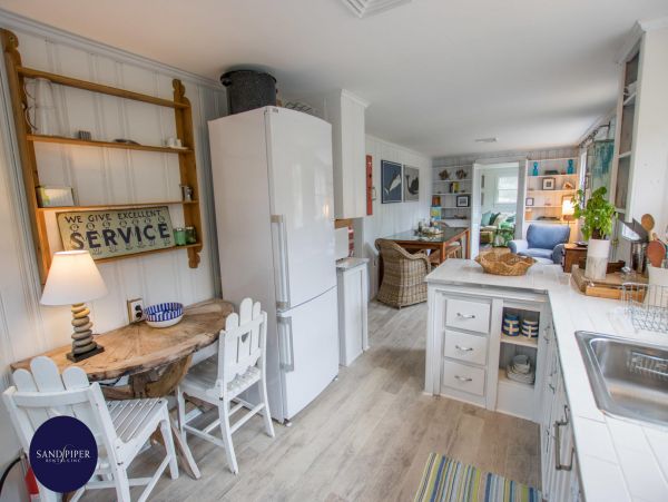 Cape Cod Home 995167