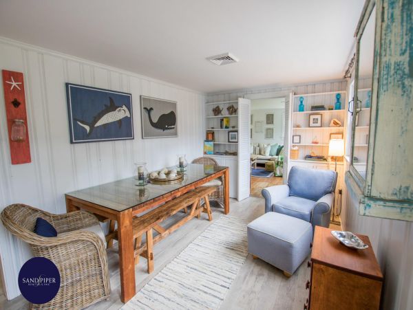 Cape Cod Home 995167