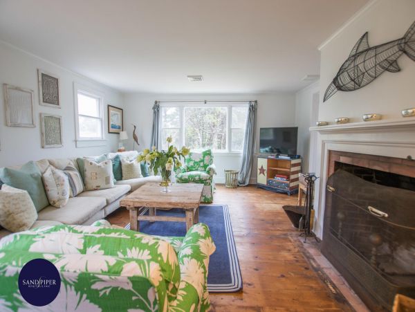 Cape Cod Home 995167