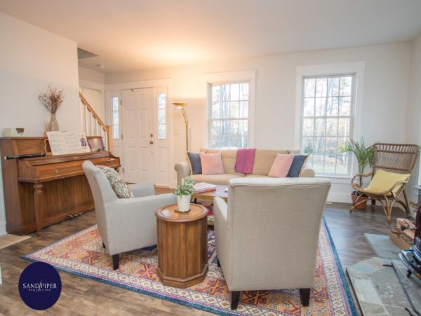 Cape Cod Home 995168