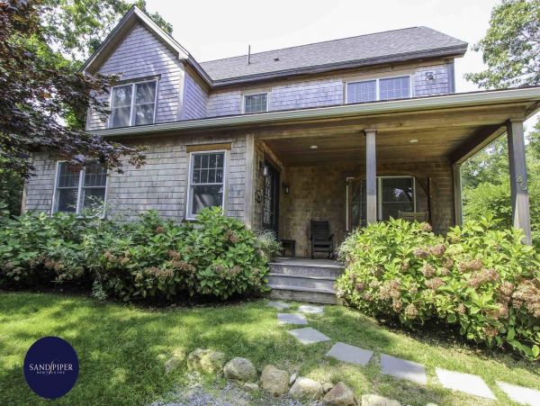 Cape Cod Home 995169