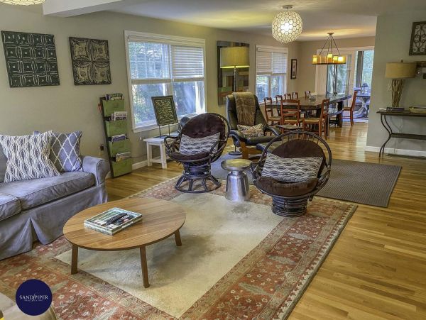 Cape Cod Home 995169
