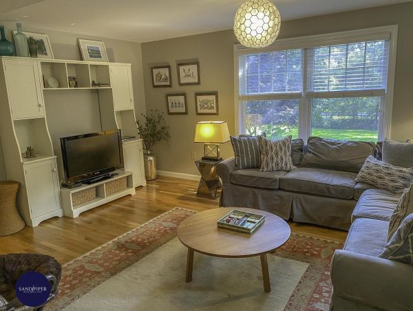 Cape Cod Home 995169