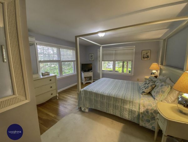Cape Cod Home 995169