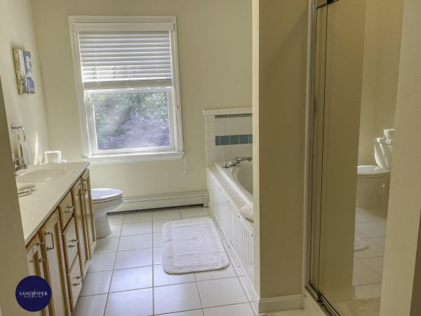 Cape Cod Home 995169