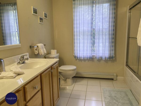 Cape Cod Home 995169