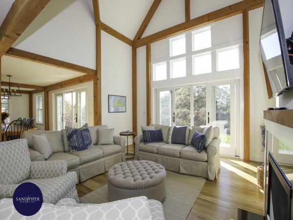 Cape Cod Home 995170