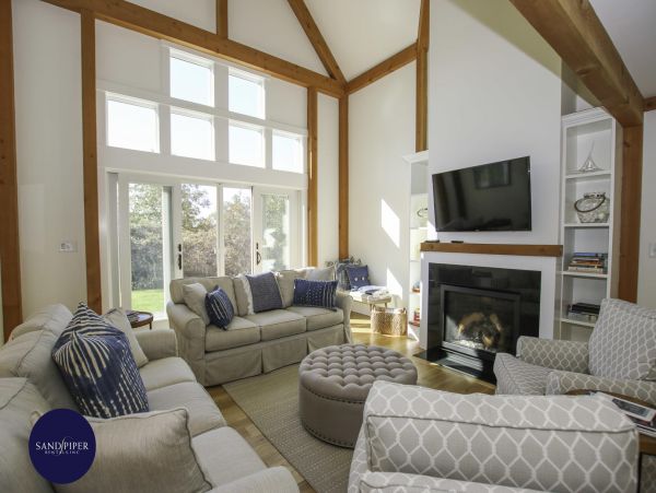 Cape Cod Home 995170