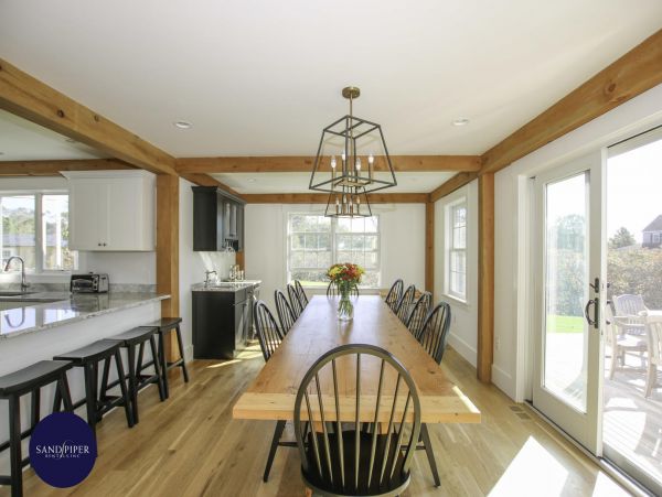 Cape Cod Home 995170