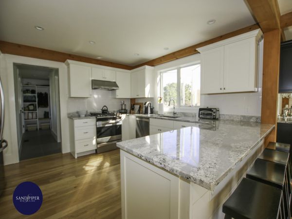 Cape Cod Home 995170