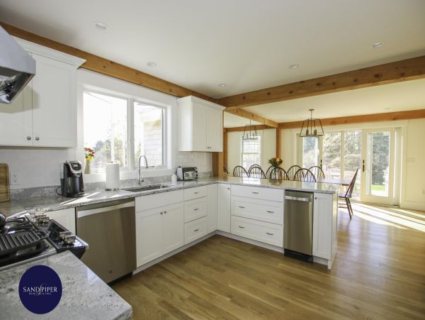 Cape Cod Home 995170