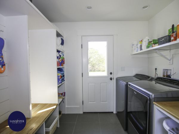 Cape Cod Home 995170