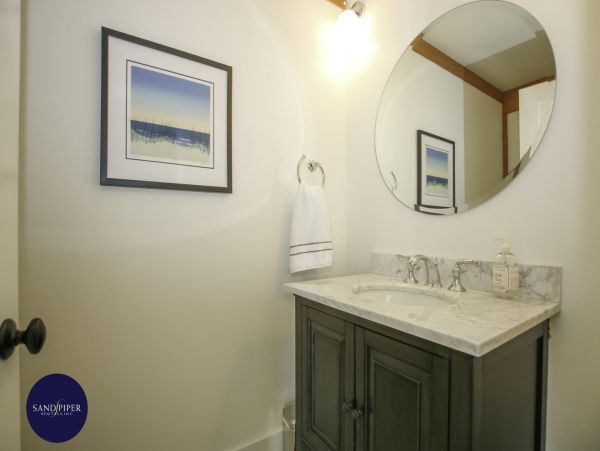 Cape Cod Home 995170