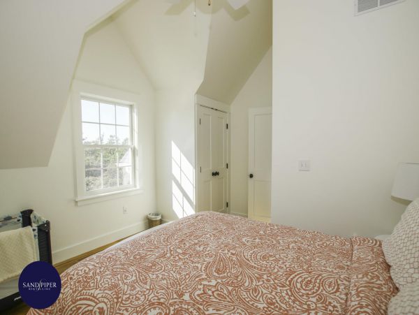 Cape Cod Home 995170
