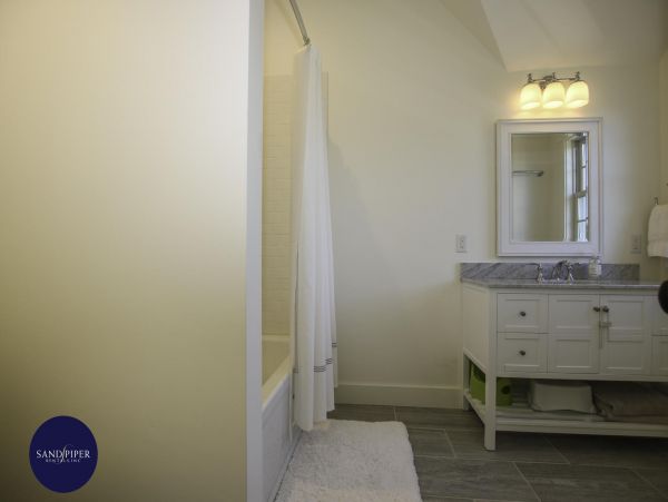 Cape Cod Home 995170