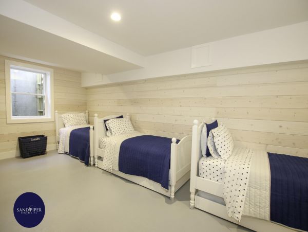 Cape Cod Home 995170