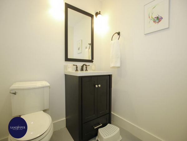 Cape Cod Home 995170